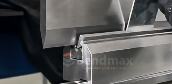 bendmax Standard punch  with custom die